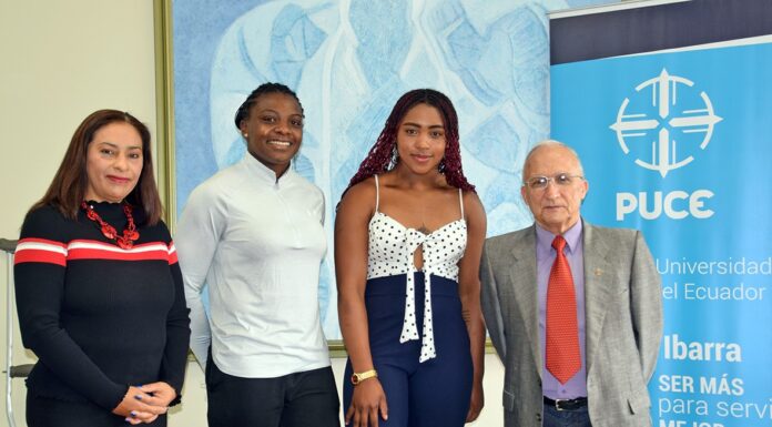 PUCE-SI entregó becas de estudios a destacadas deportistas