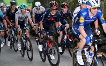 Richard Carapaz llegó a varios minutos del ganador de la etapa 4