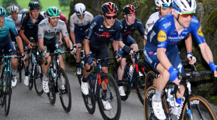 Richard Carapaz llegó a varios minutos del ganador de la etapa 4