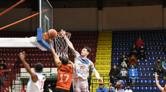 Jaguares derrotó a Piratas en su propia casa